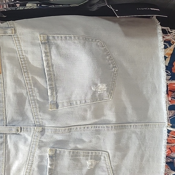 AEROPOSTLE light washed distressed mini blue jean skirt size 6 - Picture 10 of 11